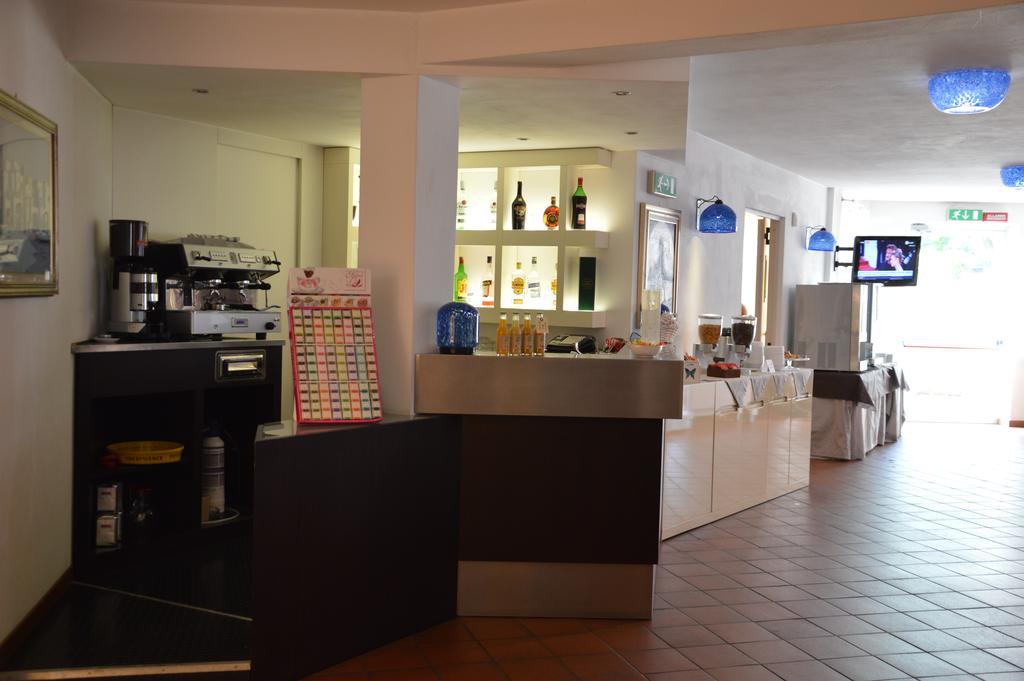 Beach Hotel Eurovil Предоре Екстериор снимка