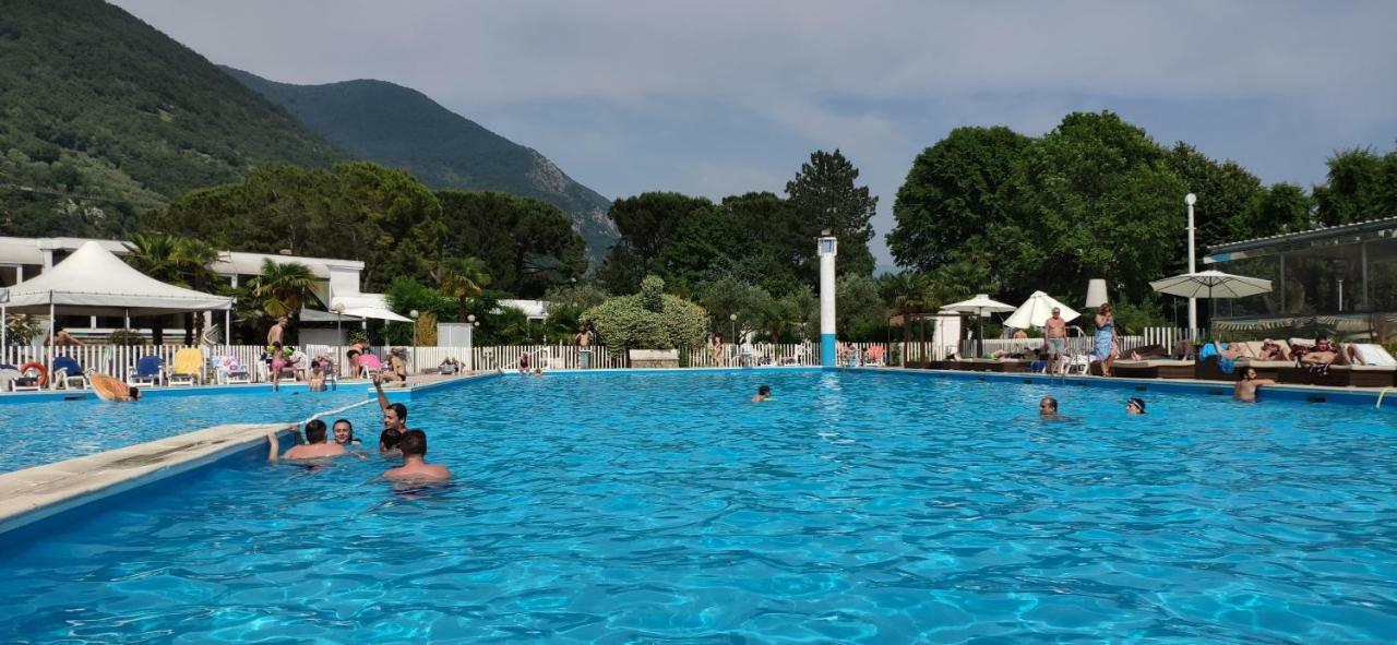 Beach Hotel Eurovil Предоре Екстериор снимка